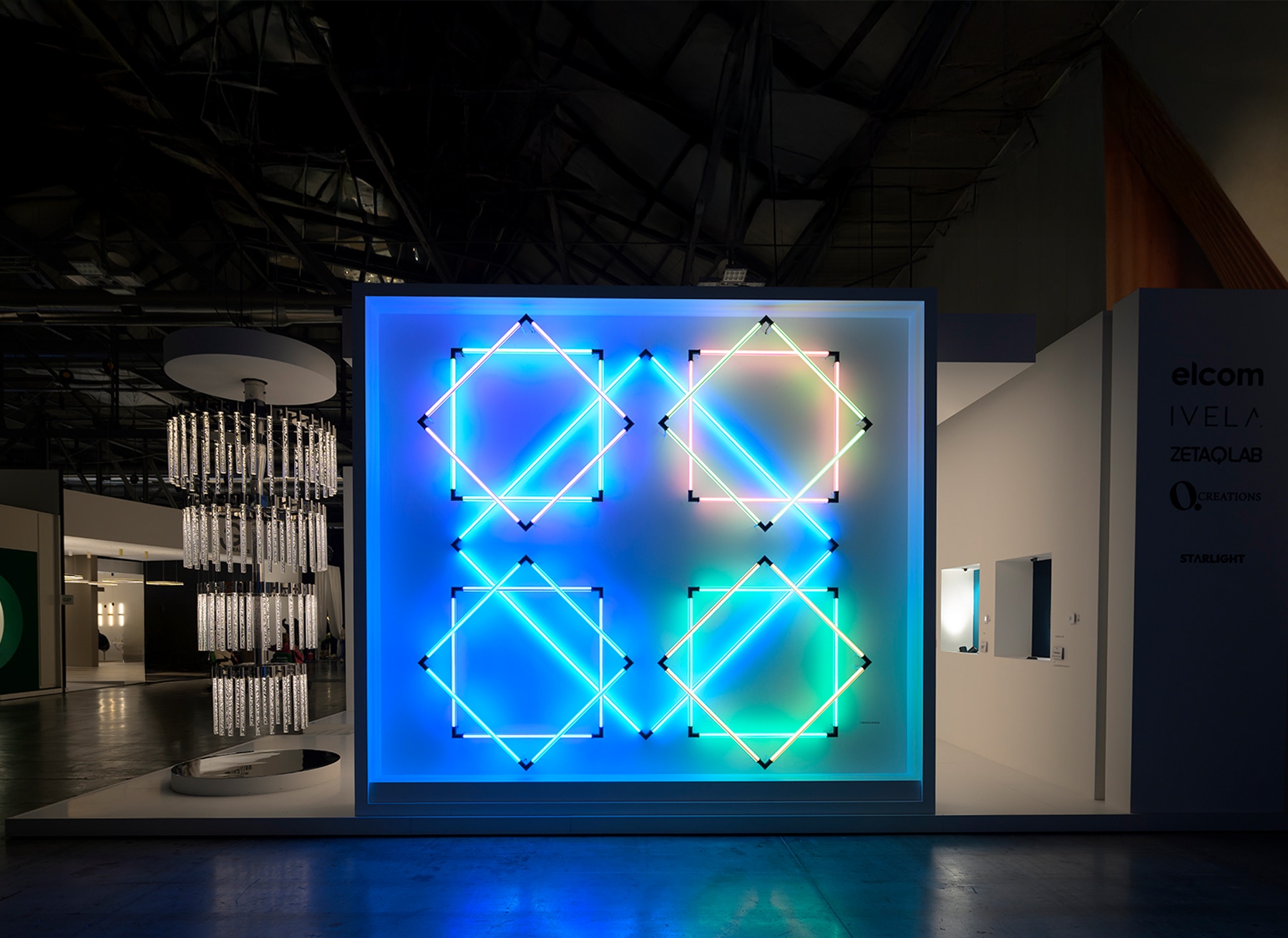 Luce, design e innovazione: l’esperienza firmata IVELA ed ELCOM ad Euroluce 2025